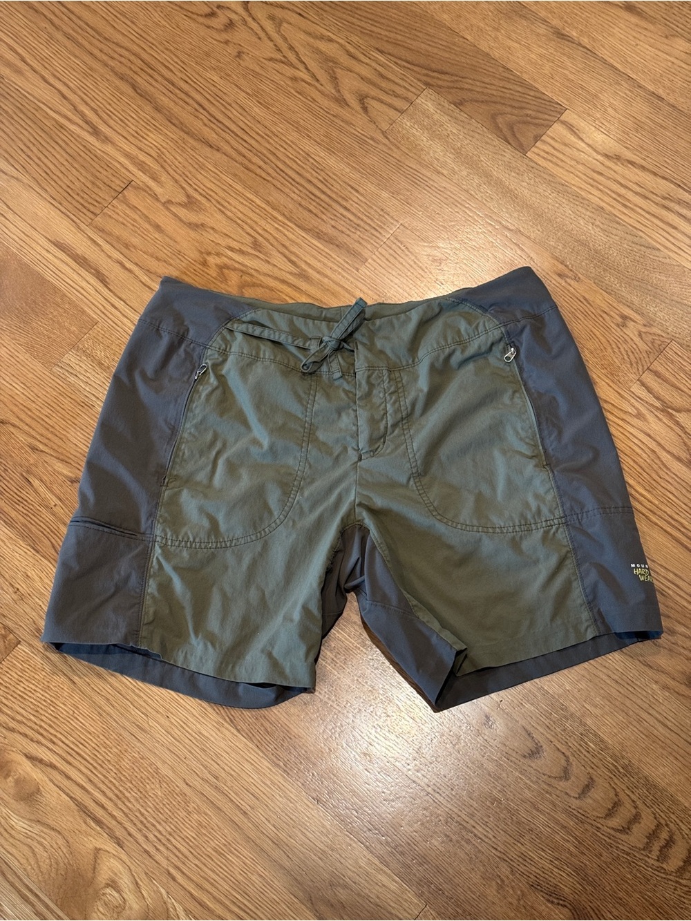 Mountain Hardwear women’s green shorts. Large.